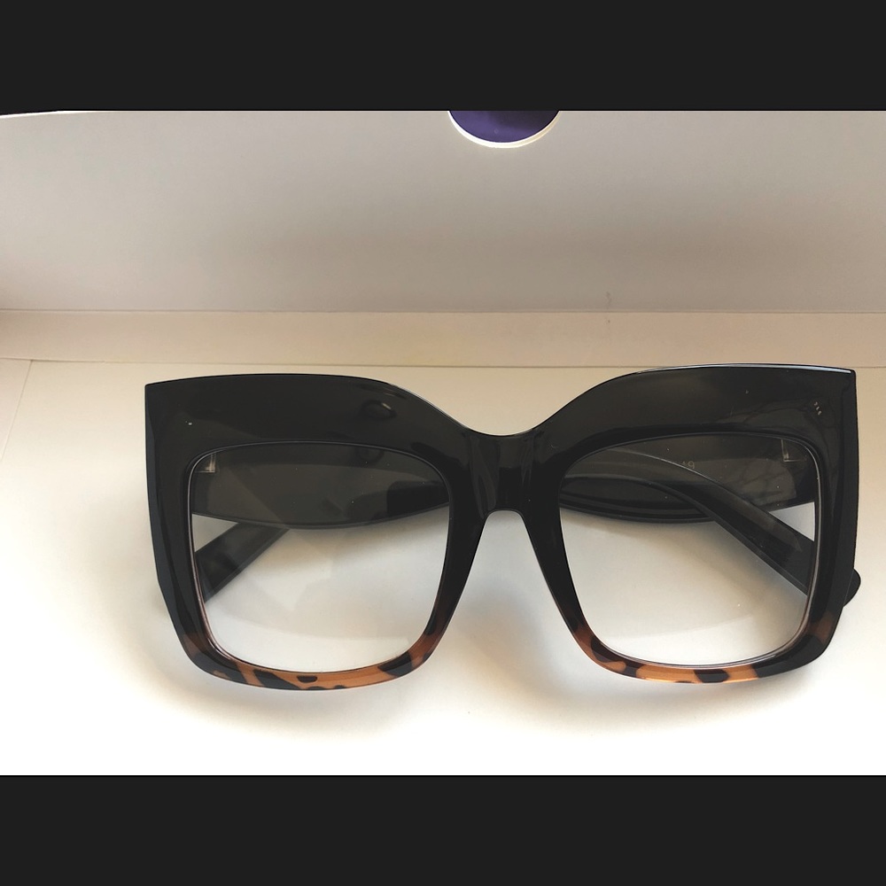 Oversized Black Optical lined in leopard look, As shown on picture. New